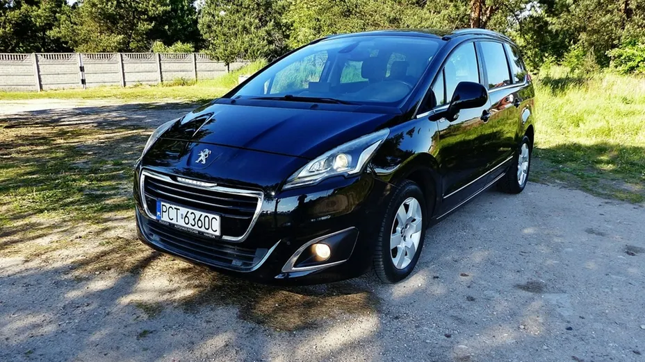 PEUGEOT 5008 -