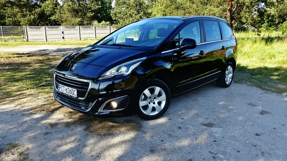 PEUGEOT 5008 -