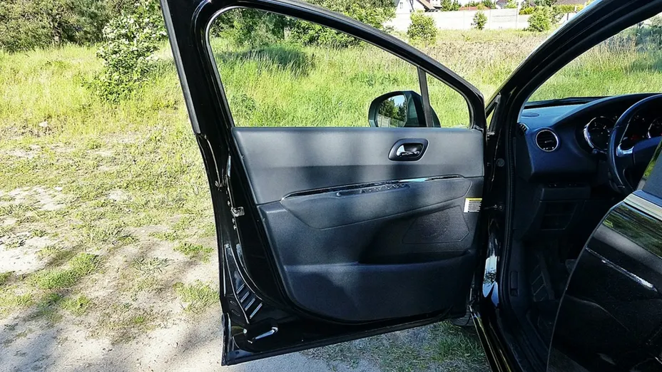 PEUGEOT 5008 -