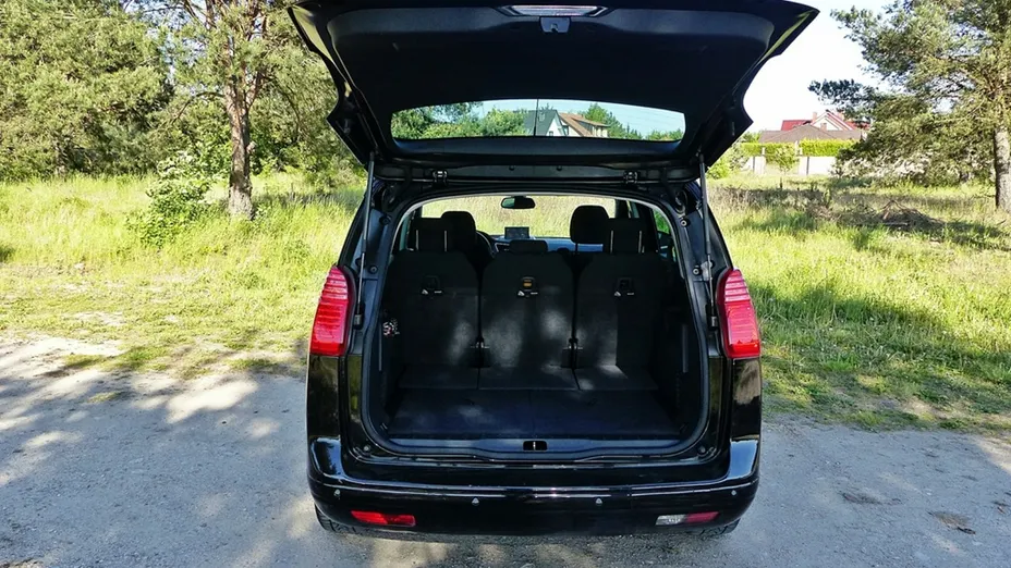 PEUGEOT 5008 -