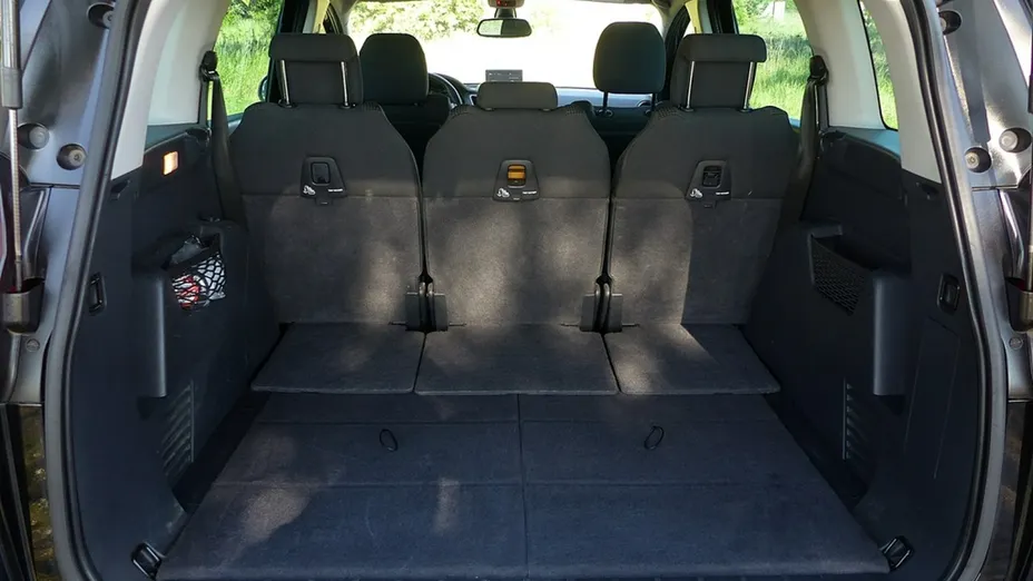 PEUGEOT 5008 -