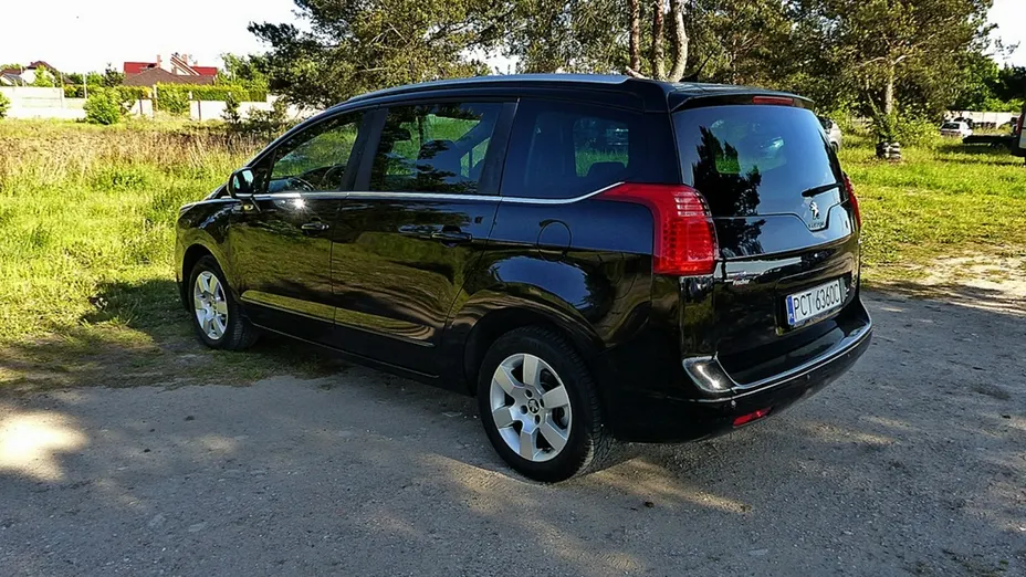 PEUGEOT 5008 -