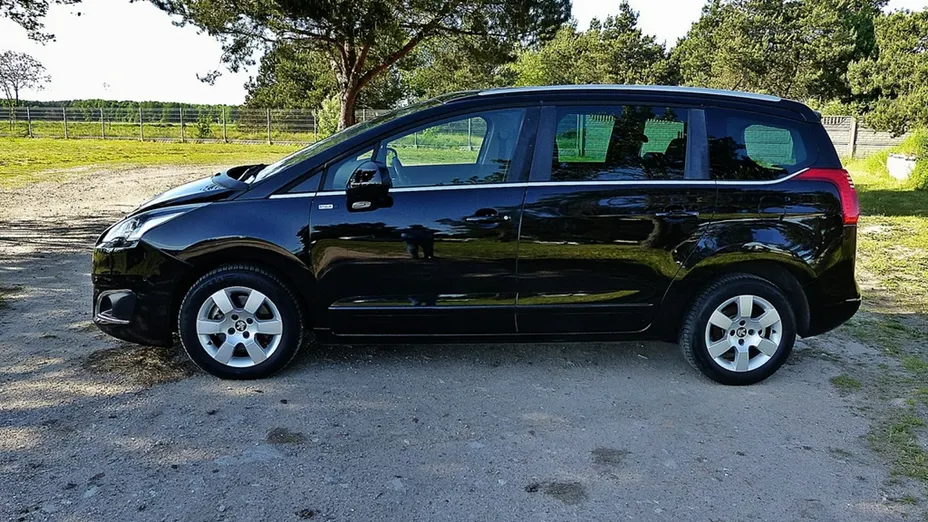 PEUGEOT 5008 -