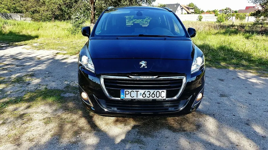 PEUGEOT 5008 -