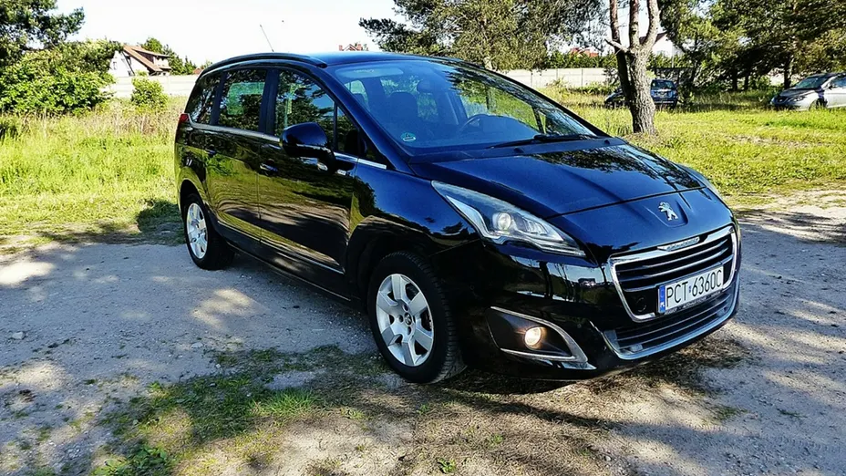 PEUGEOT 5008 -
