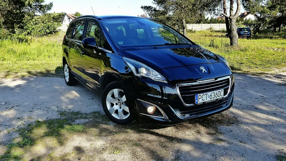 PEUGEOT 5008 -