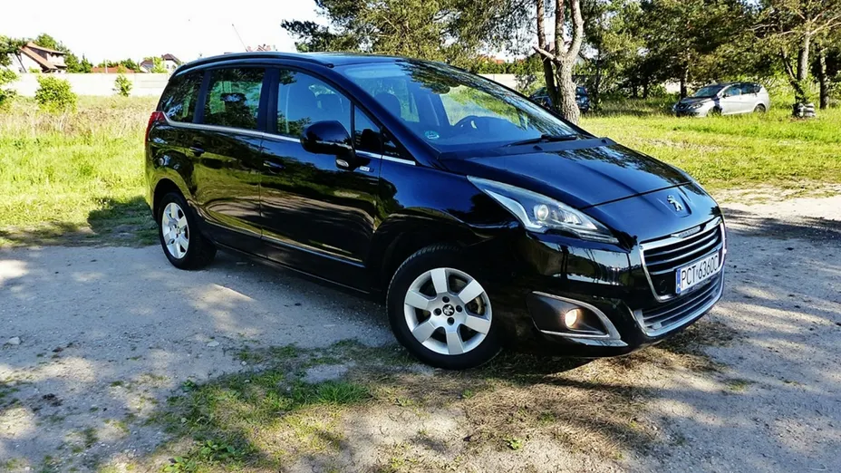 PEUGEOT 5008 -