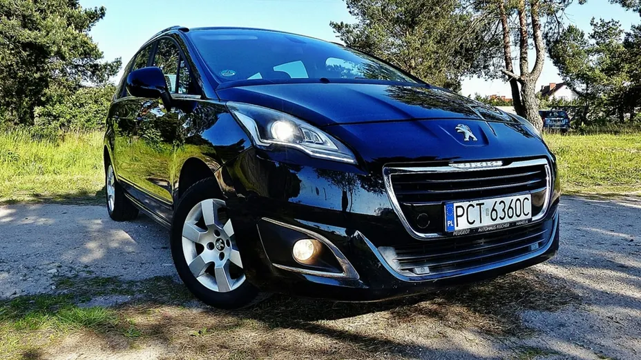 PEUGEOT 5008 -