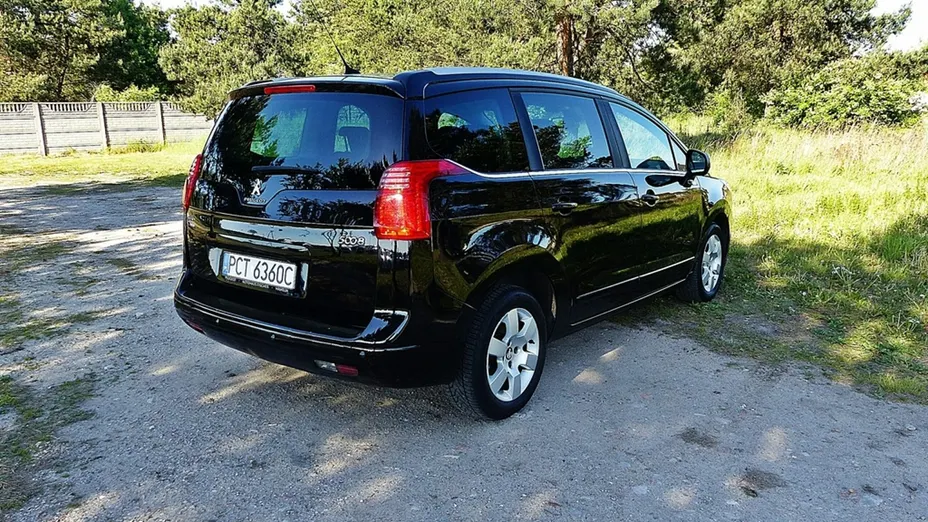 PEUGEOT 5008 -