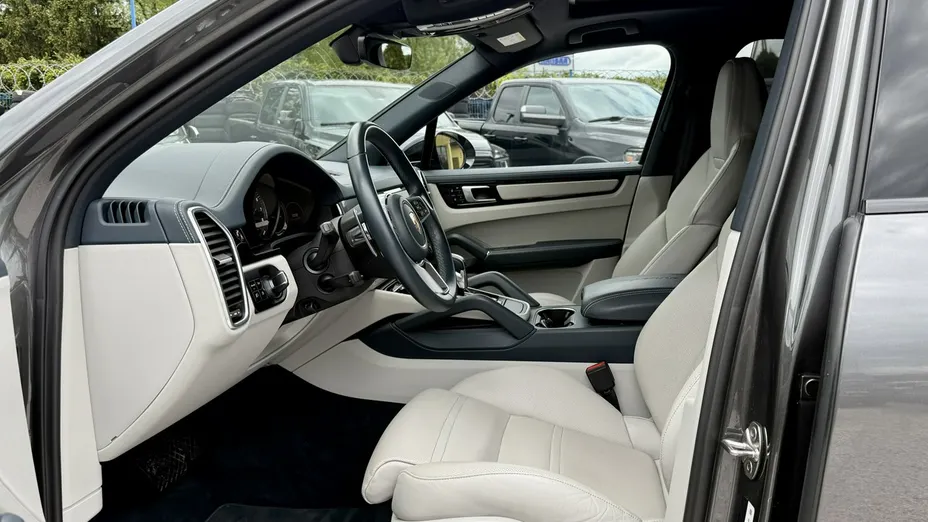 PORSCHE Cayenne -