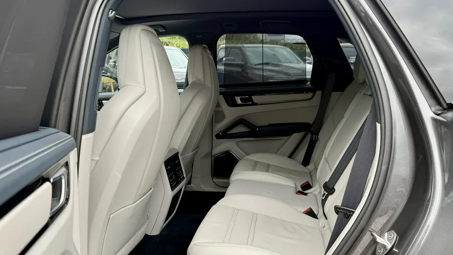 PORSCHE Cayenne -