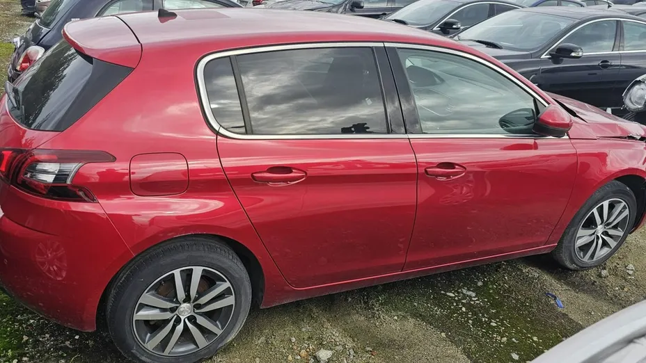 PEUGEOT 308 -