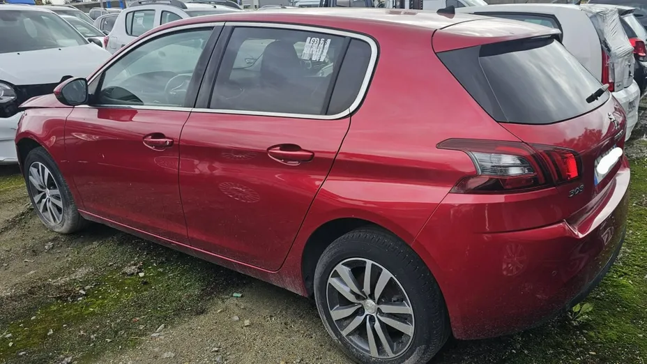 PEUGEOT 308 -