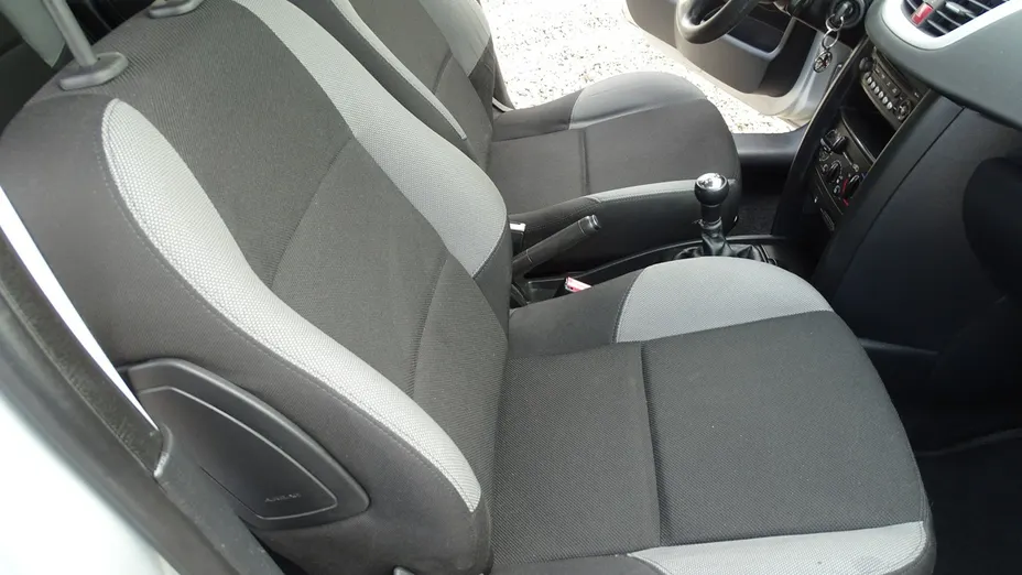 PEUGEOT 207 -