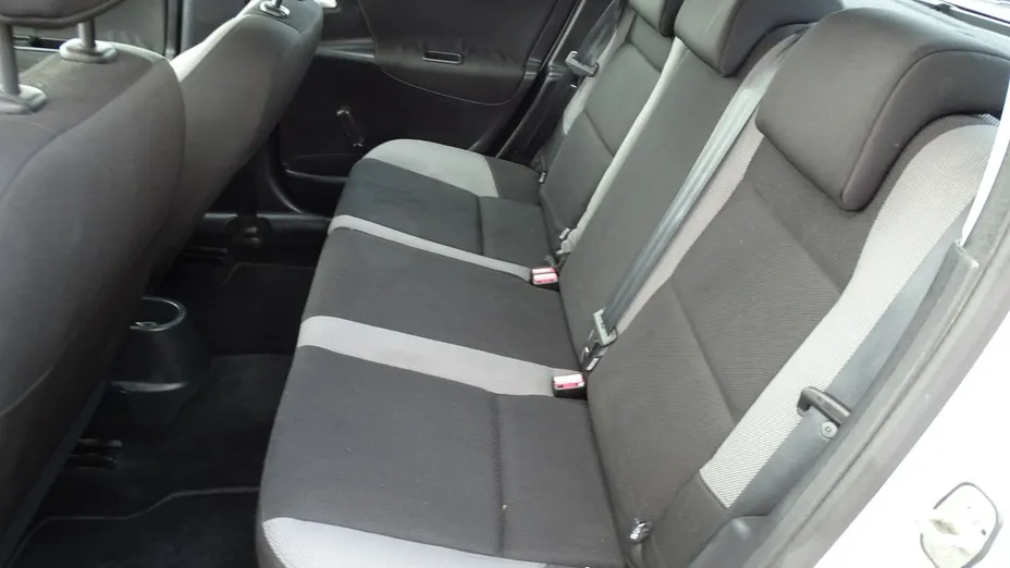 PEUGEOT 207 -