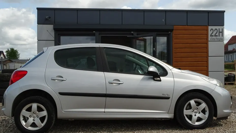 PEUGEOT 207 -