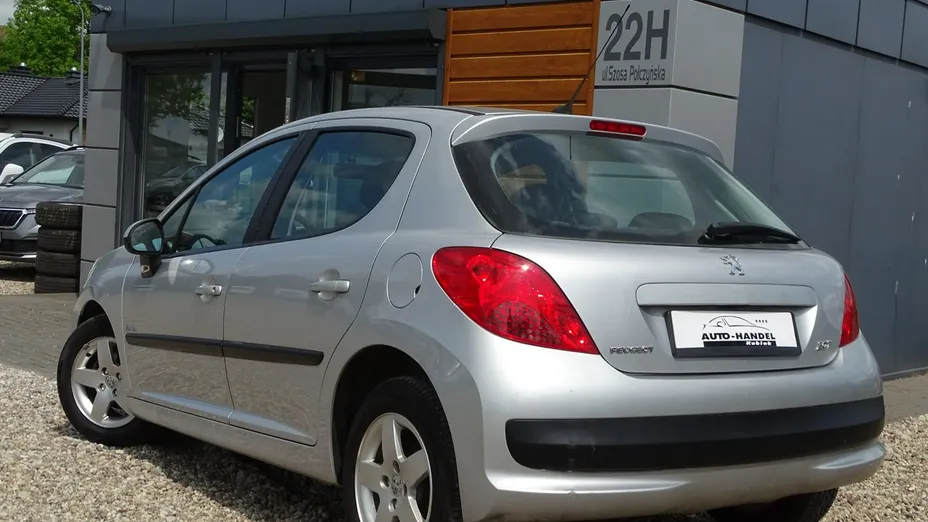 PEUGEOT 207 -