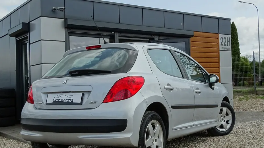 PEUGEOT 207 -