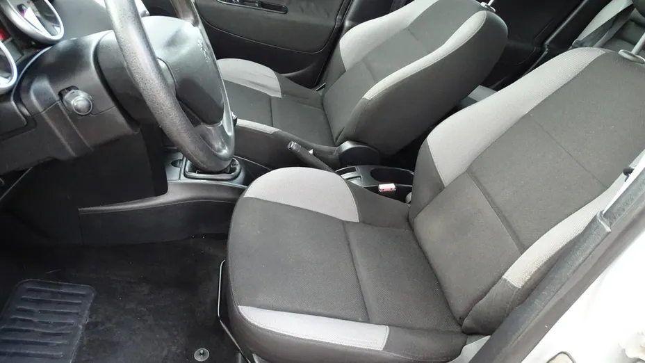 PEUGEOT 207 -