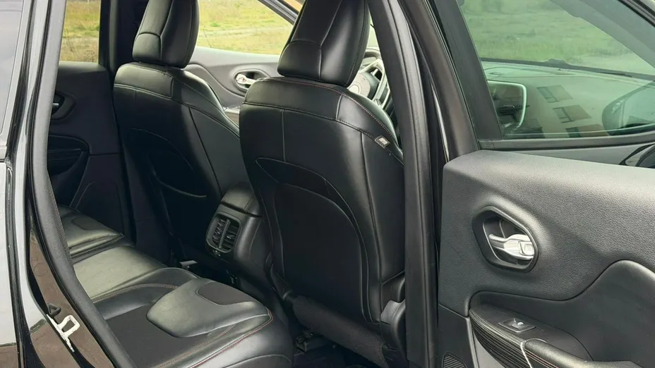 JEEP Cherokee -