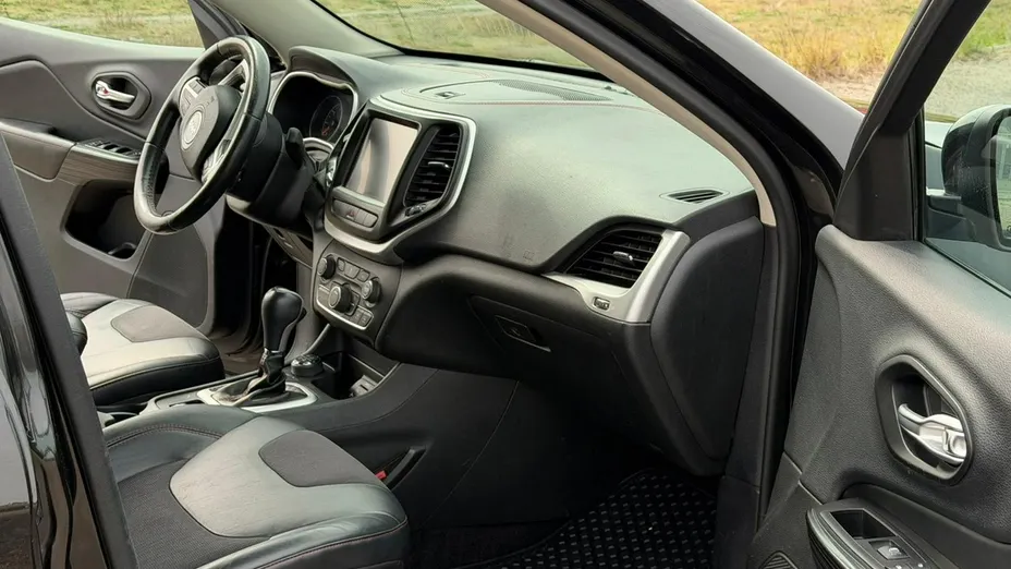 JEEP Cherokee -