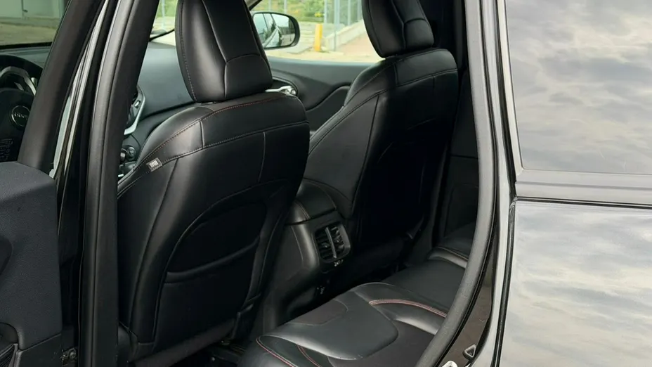 JEEP Cherokee -