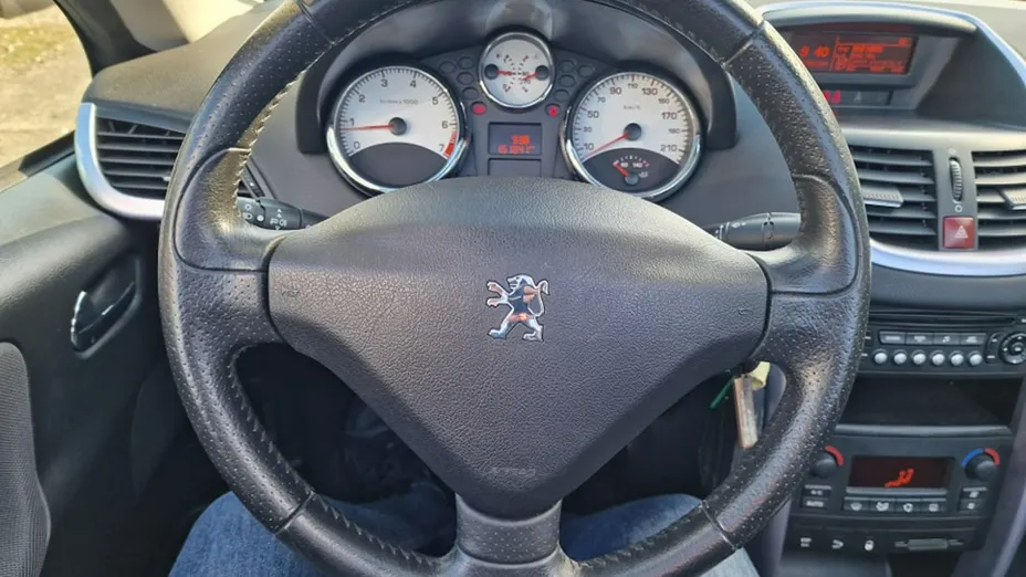 PEUGEOT 207 -