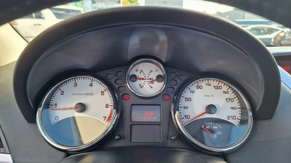 PEUGEOT 207 -