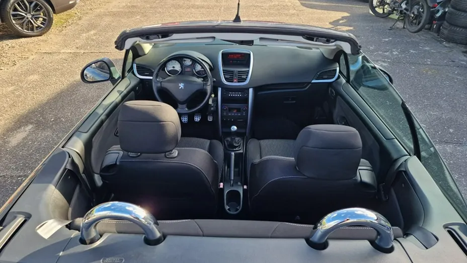 PEUGEOT 207 -