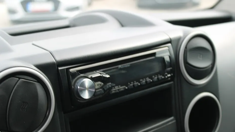 PEUGEOT Partner -