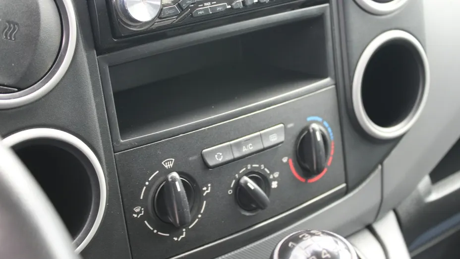 PEUGEOT Partner -