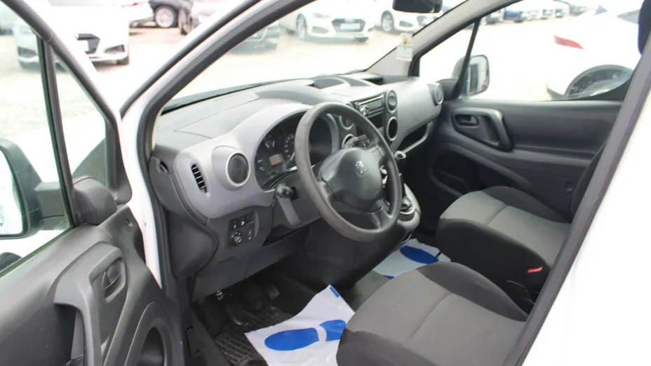 PEUGEOT Partner -
