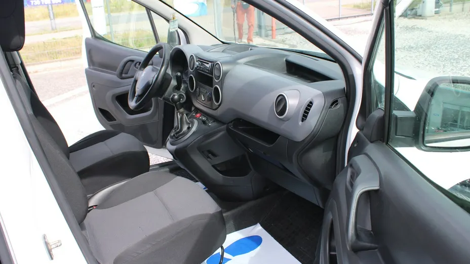 PEUGEOT Partner -