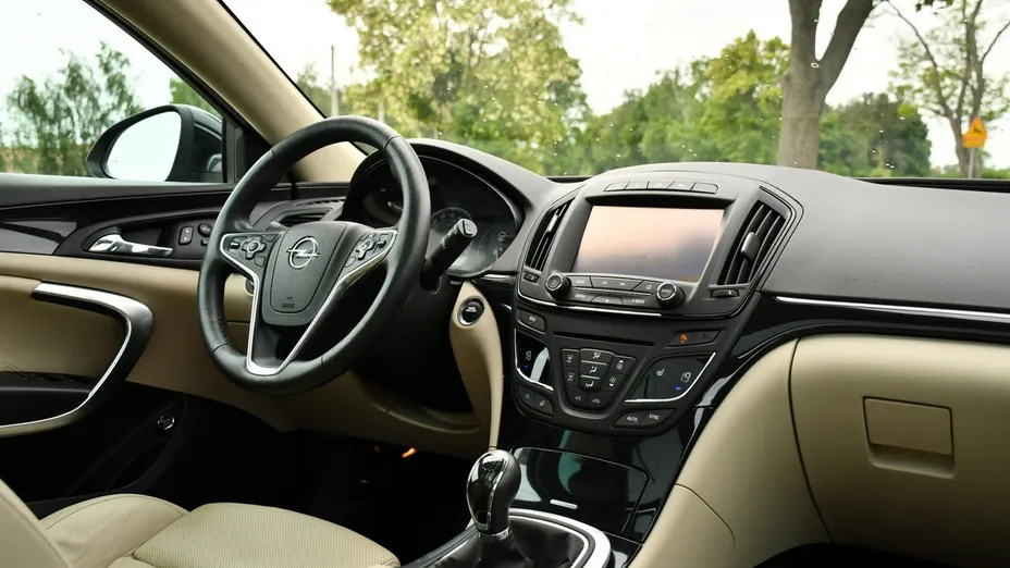 OPEL Insignia -