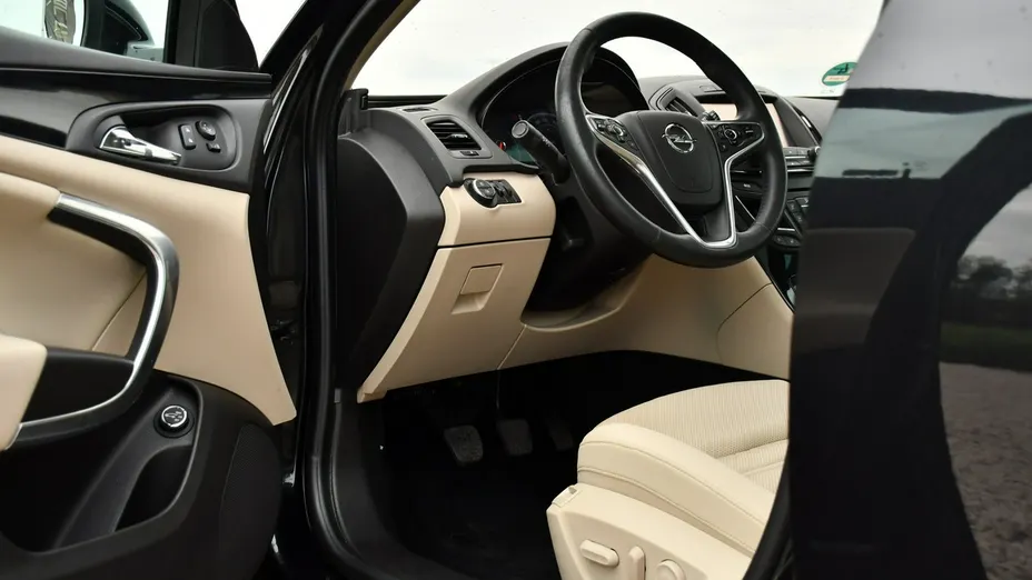 OPEL Insignia -