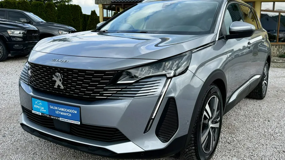 PEUGEOT 5008 -
