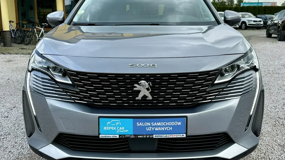 PEUGEOT 5008 -