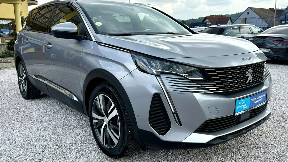 PEUGEOT 5008 -