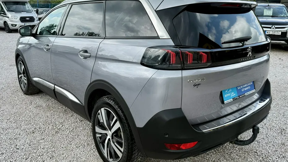PEUGEOT 5008 -