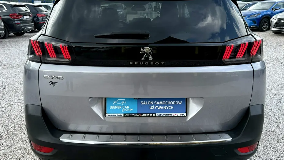 PEUGEOT 5008 -
