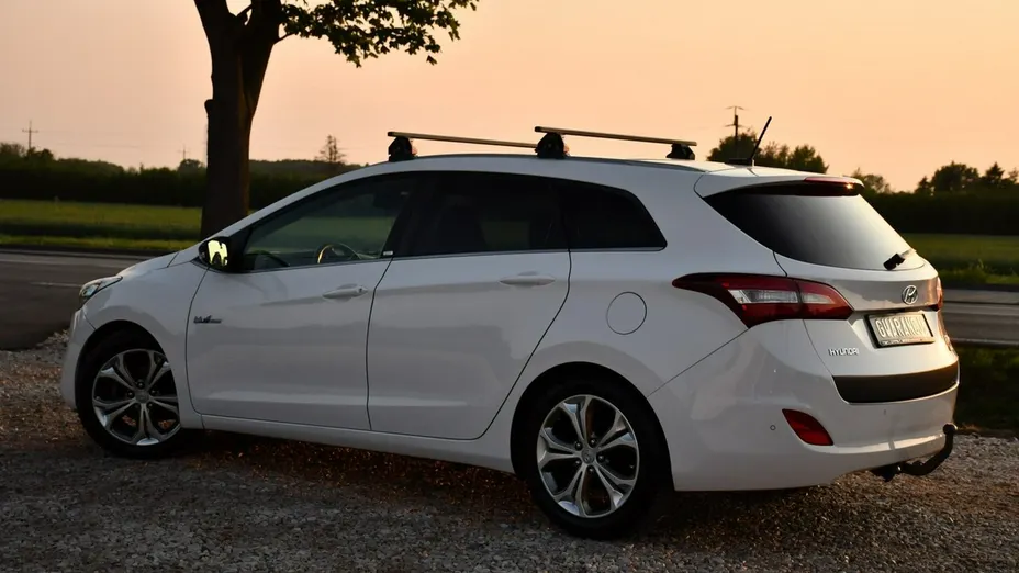 HYUNDAI i30 -