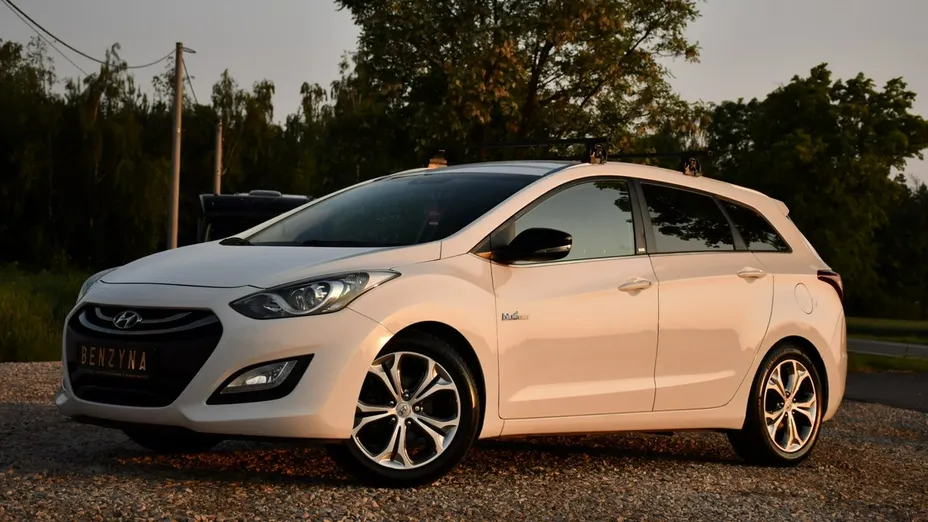 HYUNDAI i30 -
