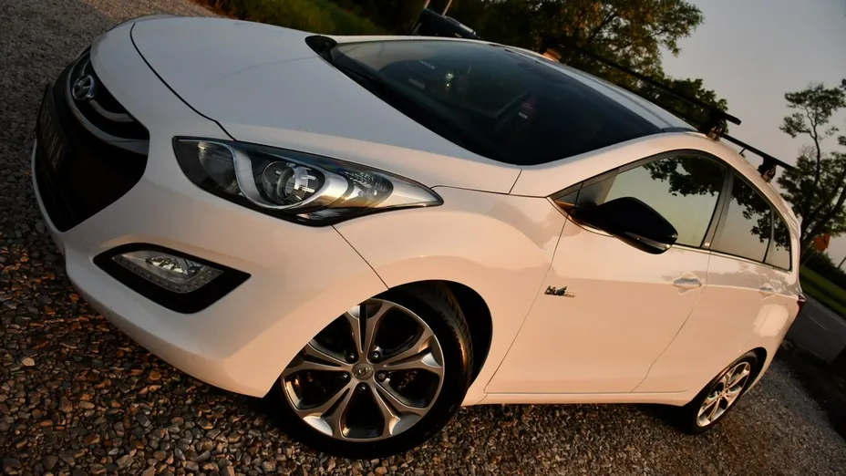 HYUNDAI i30 -