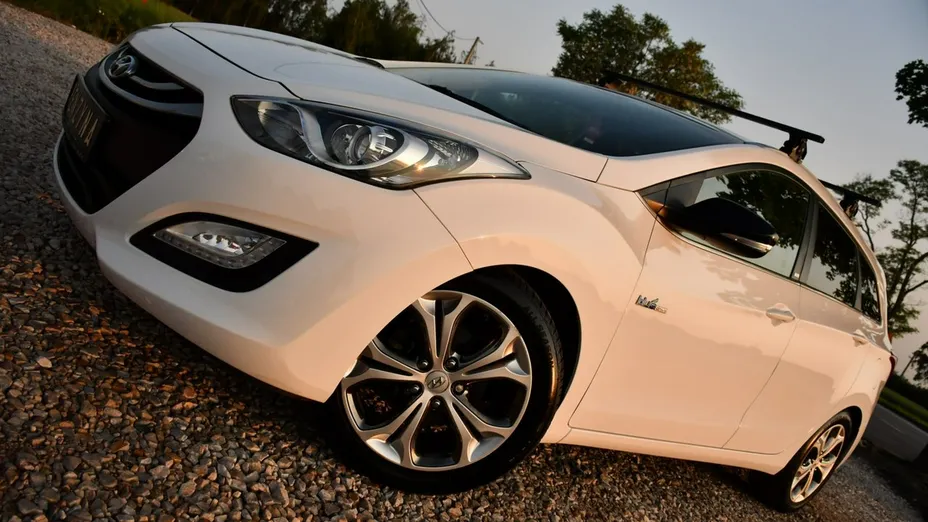 HYUNDAI i30 -