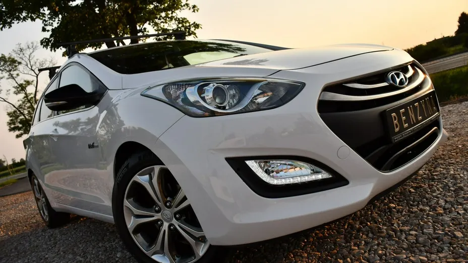 HYUNDAI i30 -