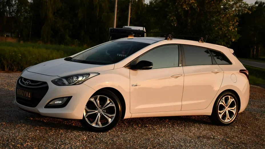 HYUNDAI i30 -