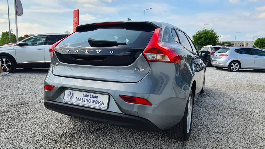 VOLVO V40 -
