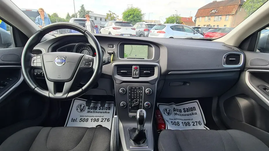 VOLVO V40 -