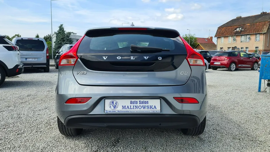 VOLVO V40 -
