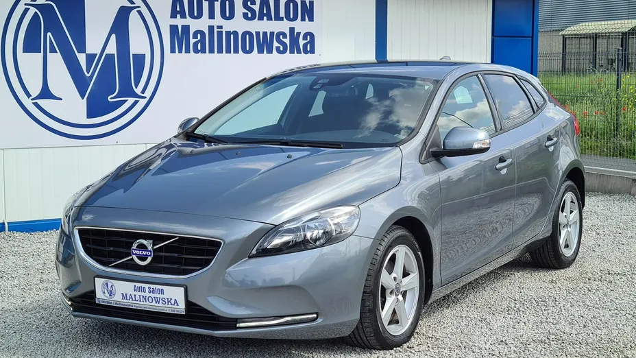 VOLVO V40 -